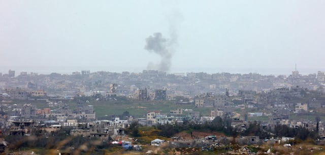 Rauch steigt nach einem israelischen Luftangriff im nördlichen Gaza-Streifen auf