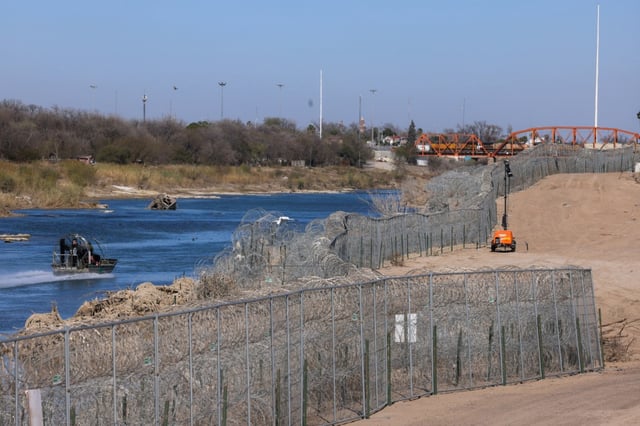 A US Border Patrol officer deploys on the Rio Grande on the US-Mexico border at Eagle Pass, Texas on January 24, 2025