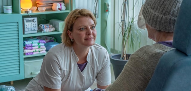 Jördis Triebel ist die Fußpflegerin Kathi Grabowski