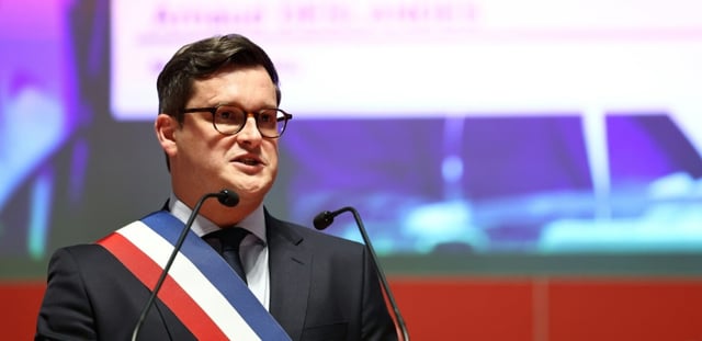 Arnaud Deslandes, a été élu maire de Lille, succédant à Martine Aubry dont il était le premier adjoint, Lille le 21 mars 2025.