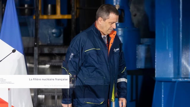 Luc Rémont, lors d’une visite à la centrale de Penly, en décembre 2022