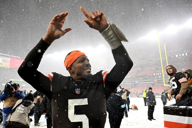 CLEVELAND, OHIO - NOVEMBER 21: Jameis Winston #5 of the Cleveland Browns celebrates after defeating the Pittsburgh Steelers in the game at Huntington Bank Field on November 21, 2024 in Cleveland, Ohio.