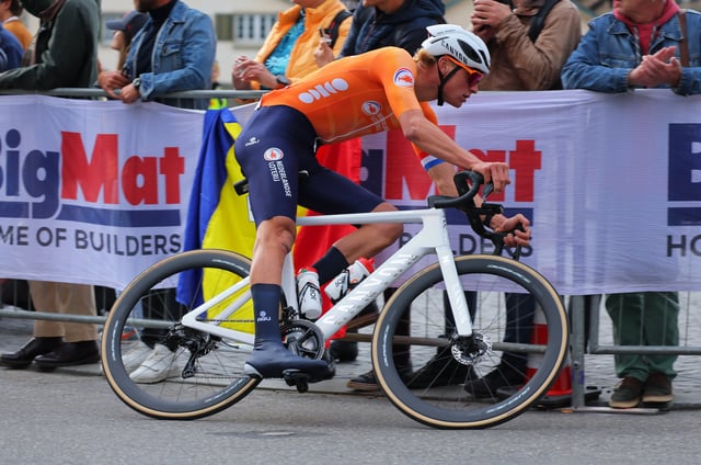 Cycling - UCI World Championships 2024 - Men's Elite Road Race - Zurich, Switzerland - September 29, 2024 Netherlands' Mathieu van der Poel in action REUTERS/Denis Balibouse/File Photo
