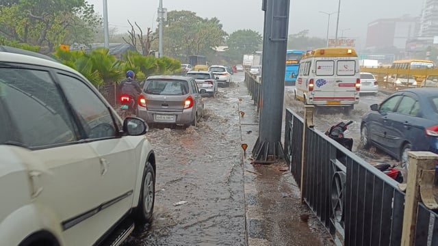 Bengaluru roads get flooded after Saturday rains and traffic came to a stand still. 