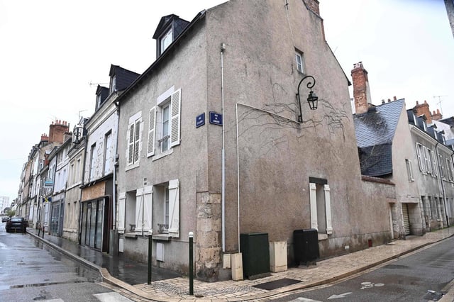 Le lieu de l'agression du rabbin d'Orléans, dimanche 23 mars 2025, au lendemain de l'attaque.