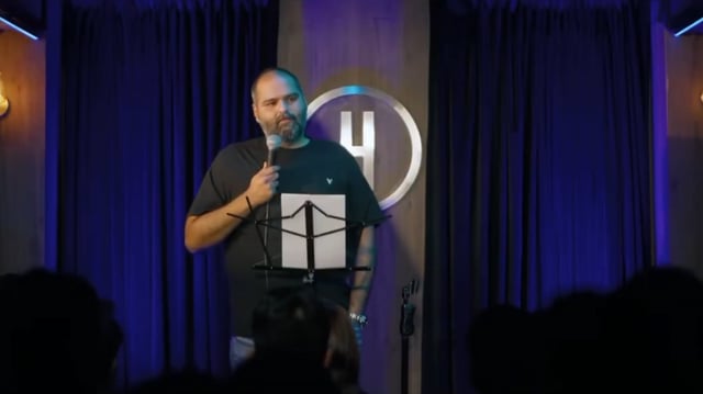Kunal Kamra, without taking names, seemingly mocked Eknath Shinde by modifying a song from 'Dil Toh Pagal Hai' movie. 