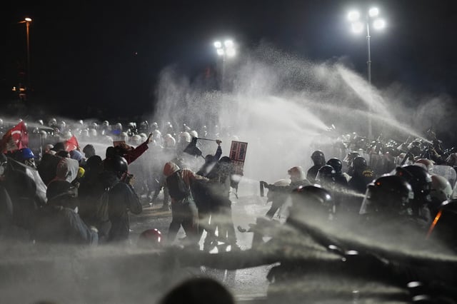 Riot police officers clash with protesters during a protest after Istanbul's Mayor Ekrem Imamoglu was arrested and sent to prison, in Istanbul, Turkey, Sunday, March 23, 2025. (AP Photo/Francisco Seco)