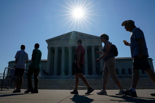 People walk past the U.S. Supreme Court the morning before justices are expected to issue opinions in pending cases, in Washington, U.S., June 14, 2024. REUTERS/Elizabeth Frantz/File Photo