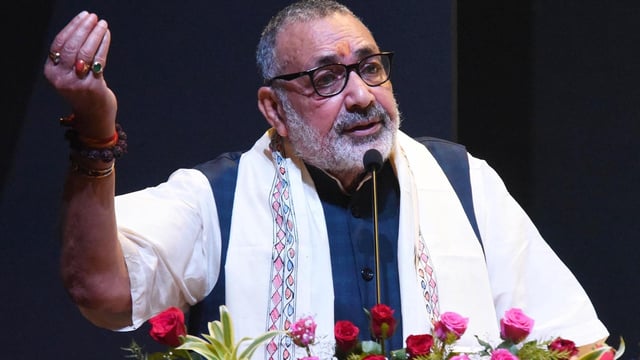 Union minister of rural development Giriraj Singh wants DK Shivakumar to be removed.