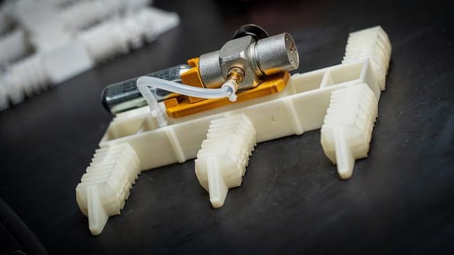 This robot can walk, without electronics, and only with the addition of a cartridge of compressed gas, right off the 3D-printer.