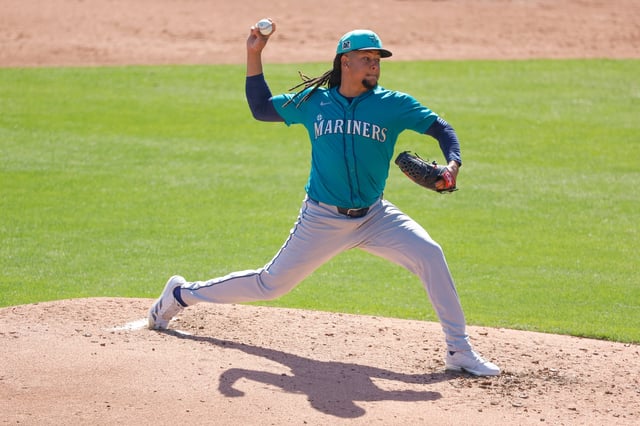GLENDALE, ARIZONA - FEBRUARY 25: Luis Castillo #58 of the Seattle Mariners delivers a pitch in the second inning during a spring training game against the Los Angeles Dodgers at Camelback Ranch on February 25, 2025 in Glendale, Arizona.