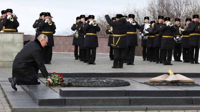 President Putin laid flowers at the monument to the defenders of the Soviet Arctic region during the Second World War in a ceremony in Murmansk on Thursday