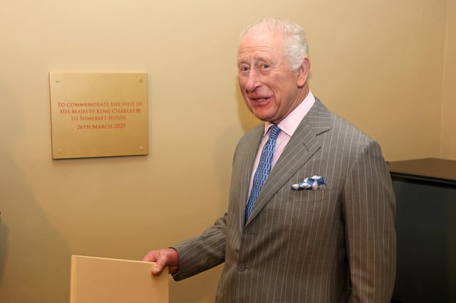 Le roi Charles III a été hospitalisé à cause d’«effets secondaires» de son traitement contre le cancer, annonce Buckingham