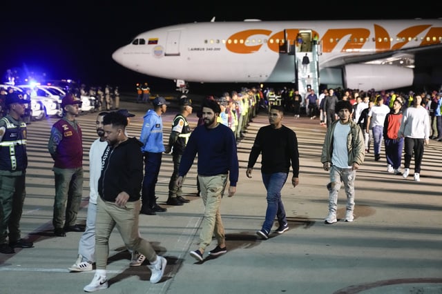 Venezuelan migrants deported from the United States arrive at Simon Bolivar International Airport in Maiquetia, Venezuela, Monday, March 24, 2025. (AP Photo/Ariana Cubillos)