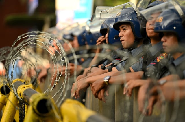 Riot police stand in formation during a rally celebrating Philippine President Rodrigo Duterte’s 80th birthday, who remains in ICC custody for war crimes allegations, in Manila, Philippines, March 28, 2025. REUTERS/Noel Celis