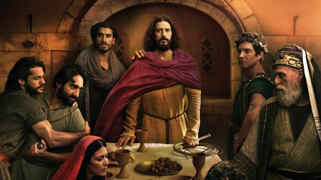 Jonathan Roumie as Jesus and the cast of The Chosen: Last Supper