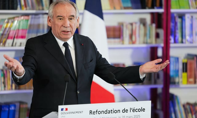 François Bayrou détaille la réforme de la formation initiale des enseignants.