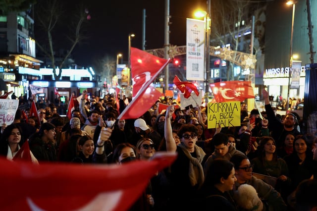 People protest against the arrest of Istanbul Mayor Ekrem Imamoglu as part of a corruption investigation, in Istanbul, Turkey, March 26, 2025. REUTERS/Emilie Madi/File Photo