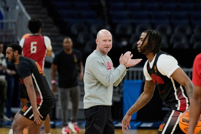 Maryland head coach Kevin Willard, center, watches players warm up during practice, Wednesday, March 26, 2025, in San Francisco, ahead of a Sweet 16 game against Florida in the NCAA college basketball tournament. (AP Photo/Godofredo A. Vásquez)