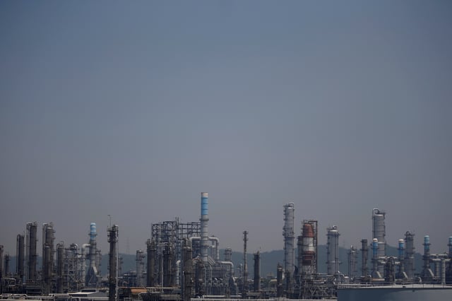 A factory is seen in Incheon, South Korea, May 30, 2016.  REUTERS/Kim Hong-Ji/File Photo