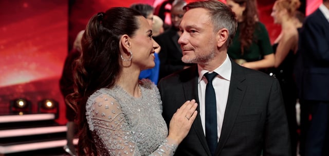 Christian Lindner und seine Ehefrau Franca Lehfeldt im Dezember 2024 bei der Spendengala "Ein Herz für Kinder"