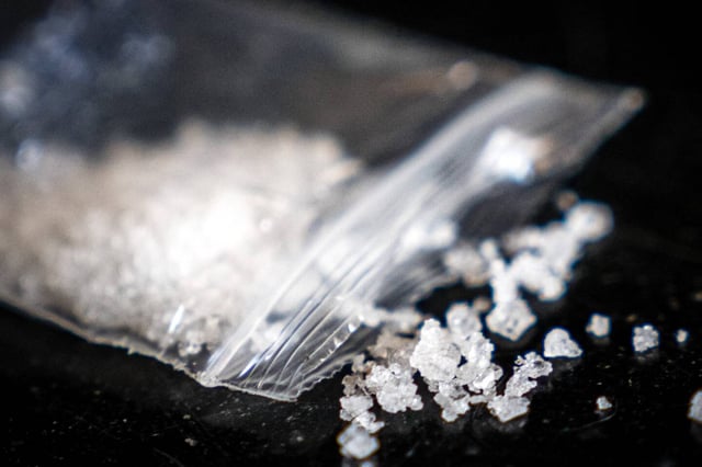 Un sac contenant de la drogue de synthèse 3-MMC.