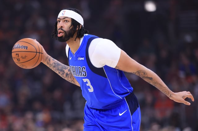 Anthony Davis #3 of the Dallas Mavericks makes a move during the first half against the Chicago Bulls at the United Center on March 29, 2025 in Chicago, Illinois.