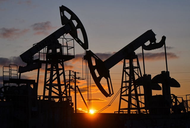 A view shows oil pump jacks outside Almetyevsk in the Republic of Tatarstan, Russia June 4, 2023. REUTERS/Alexander Manzyuk/File Photo