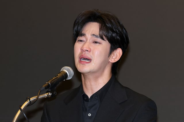 South Korean actor Kim Soo-Hyun breaks down and cries during his press conference at Stanford Hotel on March 31, 2025 in Seoul, South Korea.