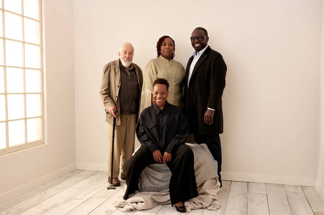 De haut en bas et de gauche à droite : Mike Leigh, et trois de ses acteurs, Michele Austin, David Webber et Marianne Jean-Baptiste.