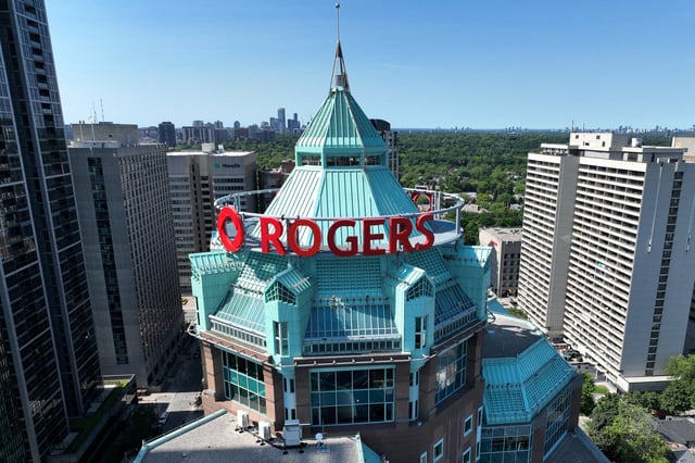 The Rogers Building, the green-topped corporate campus of Canadian media conglomerate Rogers Communications is seen in downtown Toronto, Ontario, Canada July 9, 2022.  REUTERS/Chris Helgren/File Photo
