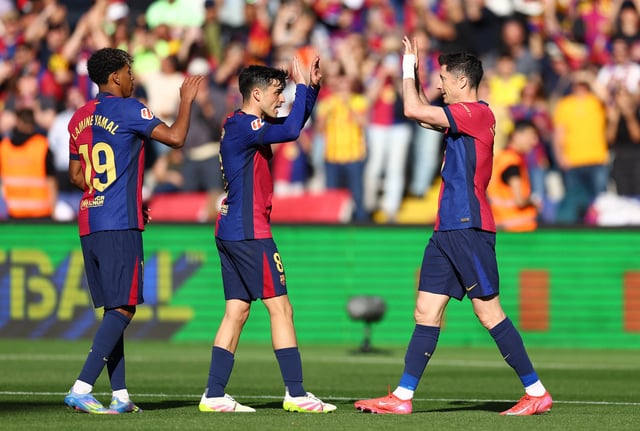 Soccer Football - LaLiga - FC Barcelona v Girona - Estadi Olimpic Lluis Companys, Barcelona, Spain - March 30, 2025 FC Barcelona's Robert Lewandowski celebrates with Pedri and Lamine Yamal after scoring their third goal REUTERS/Albert Gea