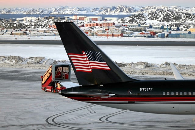 Un avion de l'administration de Donald Trump, à Nuuk, au Groenland, le 7 janvier 2025.
