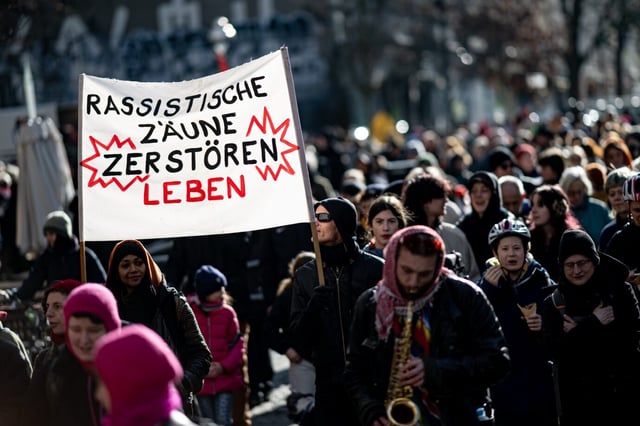 Die Gruppe "Görli 24/7" hat Drohbriefe an Baufirmen verschickt, die den Zaun um den Görlitzer Park bauen könnten. Die CDU äußert scharfe Kritik.