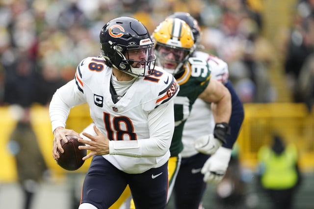 Caleb Williams #18 of the Chicago Bears scrambles with the ball during the first quarter against the Green Bay Packers at Lambeau Field on January 05, 2025 in Green Bay, Wisconsin.