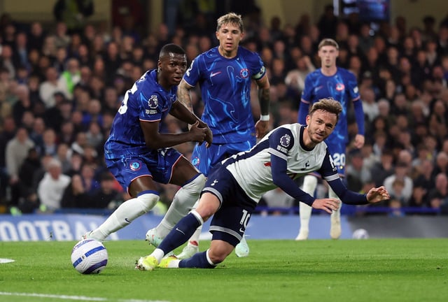 Soccer Football - Premier League - Chelsea v Tottenham Hotspur - Stamford Bridge, London, Britain - April 3, 2025 Tottenham Hotspur's James Maddison in action with Chelsea's Moises Caicedo REUTERS/Hannah Mckay