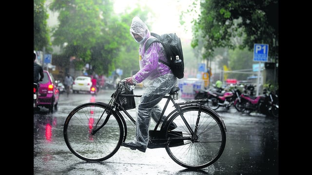 As per the weather scientist, the thunderstorms or the cumulonimbus cloud started forming over Pune and Pimpri-Chinchwad around 4 pm. (HT PHOTO)