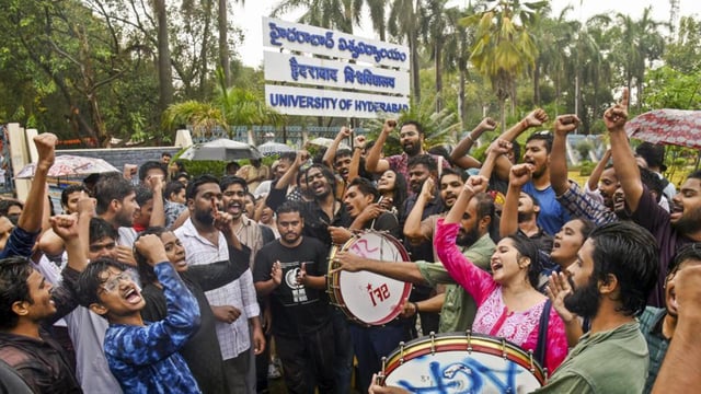 Hyderabad: Students of the University of Hyderabad celebrate after the Supreme Court halted the felling of trees in 400 acres of forested land in the Kancha Gachibowli area, in Hyderabad, Thursday, April 3, 2025. (PTI Photo)(PTI04_03_2025_000546B) (PTI)