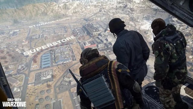 Warzone Operators looking over Verdansk