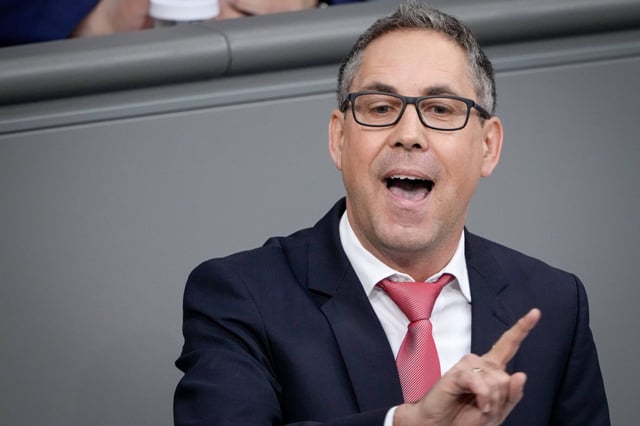 Union. Bargeld, oder Karte: Will Steuerbetrügern das Handwerk legen: SPD-Finanzpolitiker Michael Schrodi. Foto: IMAGO / Political-Moments