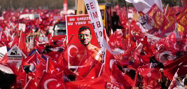 Vor einer Woche: Anhänger der Republikanischen Volkspartei (CHP) protestieren gegen die Verhaftung des Bürgermeisters von Istanbul Ekrem Imamoglu