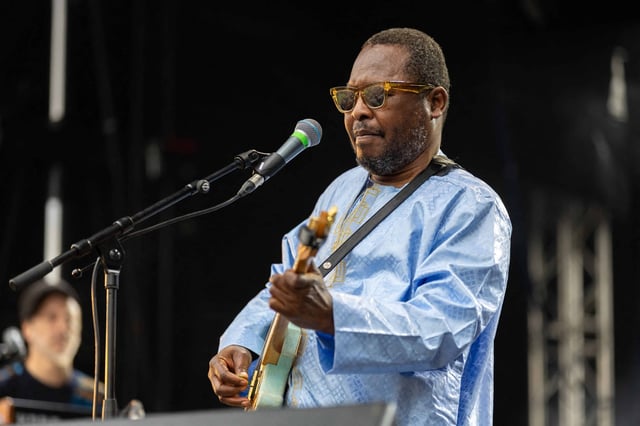 <meta charset="UTF-8" />En 2005, le duo, composé de musiciens aveugles, avait remporté une Victoire de la Musique pour leur album Dimanche à Bamako.
