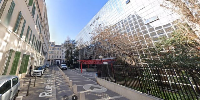 Cette fonctionnaire du tribunal judiciaire de Marseille est soupçonnée d’entretenir des liens avec des trafiquants de drogue et de leur avoir fourni des informations judiciaires