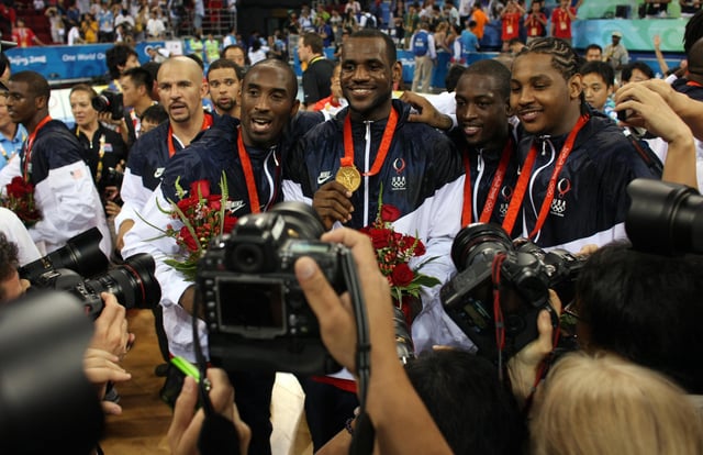 USA&#39;s Jason Kidd, USA&#39;s Kobe Bryant, USA&#39;s LeBron James, USA&#39;s Dwyane Wade and USA&#39;s Carmelo Anthony pose with their medals after the men&#39;s basketball gold medal match of the Beijing 2008 Olympic Games on August 24, 2008 at the Olympic basketball arena in Beijing. The United States won the Olympic men&#39;s basketball gold medal defeating Spain 118-107.