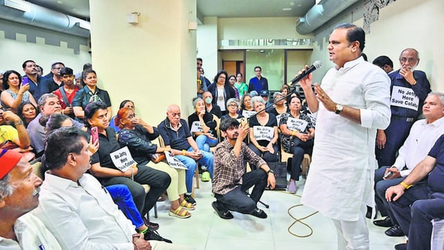 Mumbai, India - April 5, 2025: MLA Rahul Naevekar addressing residents of Colaba, gathered to oppose proposed construction of a passenger/VVIP jetty between the Radio Club, near Gateway Of India in Mumbai, India, on Saturday, April 5, 2025. (Photo by Anshuman Poyrekar/ Hindustan Times) (Hindustan Times)
