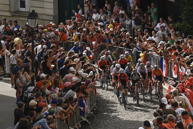 Le Parisien affirme que le peloton grimpera à trois reprises la Butte Montmartre, rue Lepic (18e arrondissement), comme lors des Jeux Olympiques