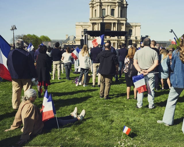 Au rassemblement en soutien à Marine Le Pen, place Vauban à Paris, le 6 avril.