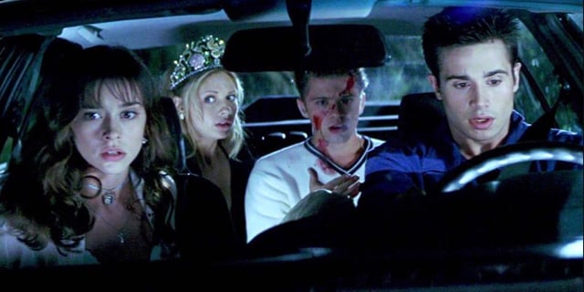 Jennifer Love Hewitt, Sarah Michelle Gellar, Ryan Phillipe, and Freddie Prinze Jr. in I Know What You Did Last Summer