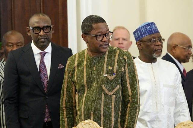 Le ministre des Affaires étrangères du Mali, Abdoulaye Diop, le ministre des Affaires étrangères du Burkina Faso, Karamoko Jean Marie Traore, et le ministre des Affaires étrangères du Niger, Bakary Yaou Sangare, à Moscou, Russie, jeudi 3 avril 2025.