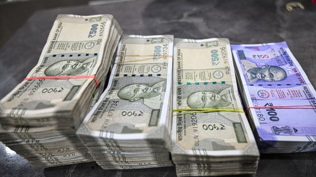 According to forex traders, a steep decline in crude prices and a weaker American currency failed to support the domestic currency amid the incessant foreign fun outflows in line with the global sell-offs.